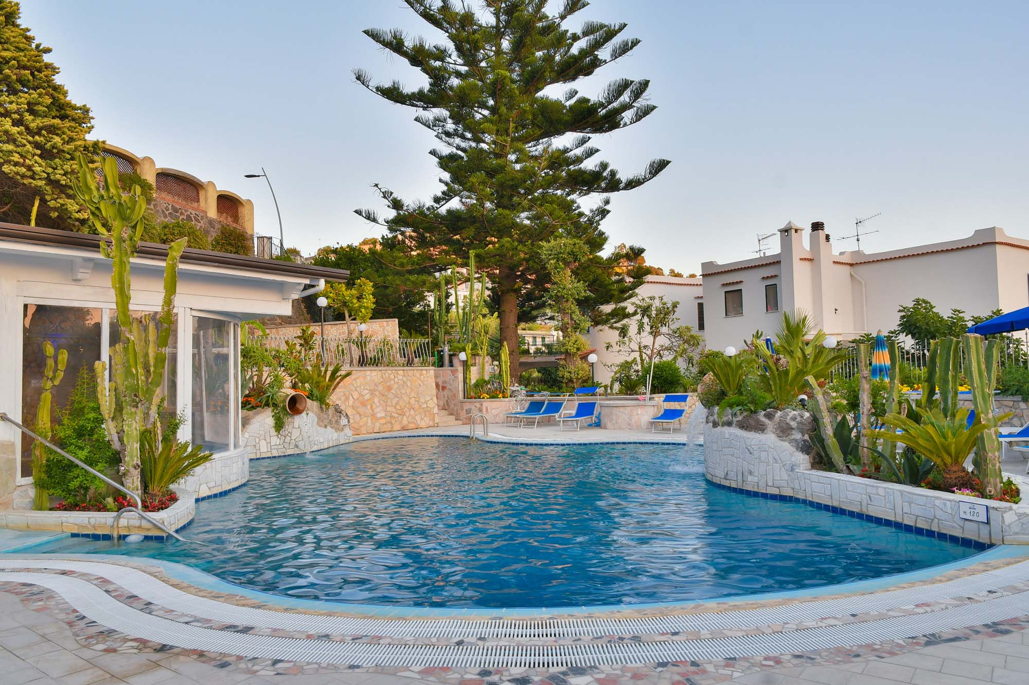 Offerte Luglio Hotel Saint Raphael 4 stelle Vacanza Benessere con Terme e Soggiorno Vista Mare